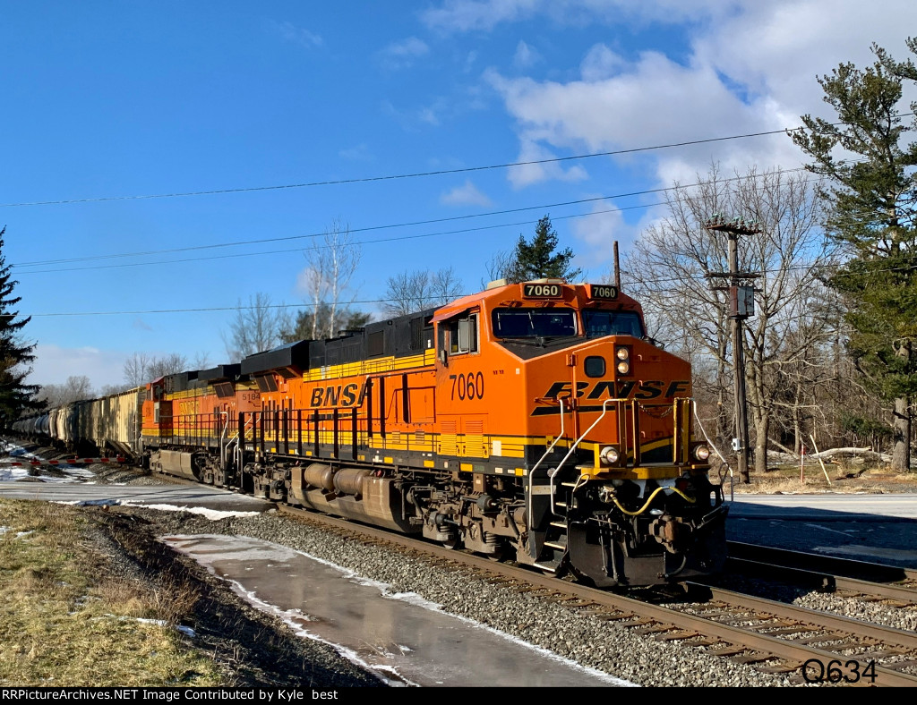 BNSF 7060 on Q634